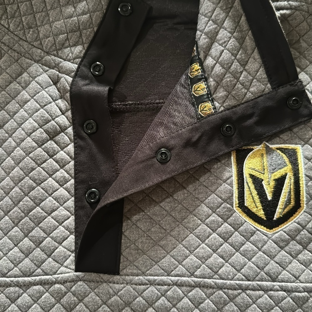 NWT 1/4 snap mock neck quilted patterned Las Vegas Knight pull over, Hockey - Picture 3 of 8
